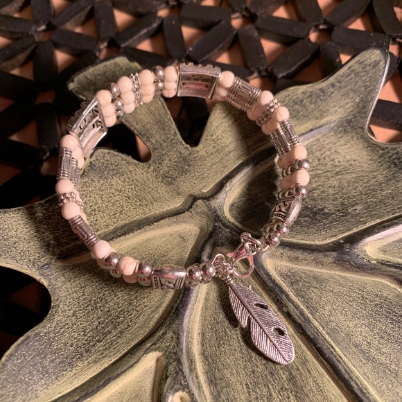 NWOTWhite bohemian style bracket alloy - Picture 2 of 3